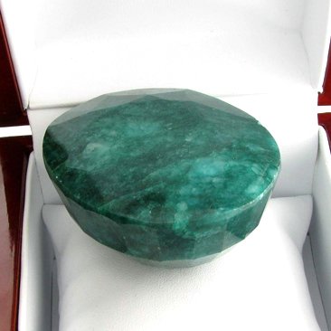 APP: 18.2k 701.00CT Oval Cut Green Beryl Gemstone: 701.00CT Oval Cut Green Beryl Gemstone Retail Replacement Value: