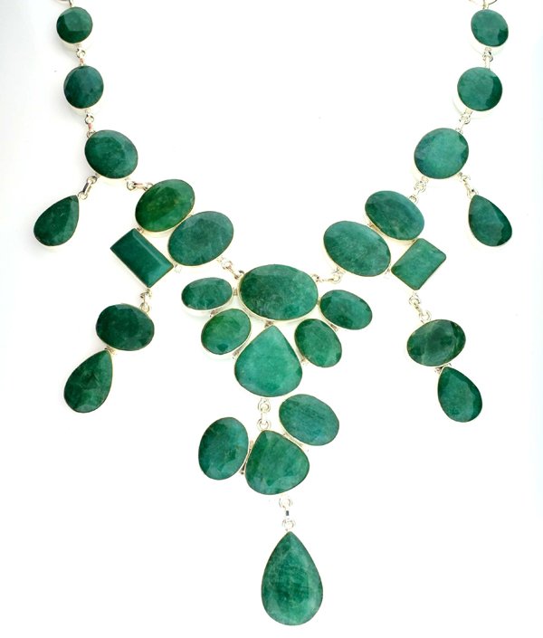 APP: 21k 313CT Mixed Cut Grn Beryl & Silver Necklace: 313.86CT Mixed Cut Green Beryl and Sterling Silver Neckla