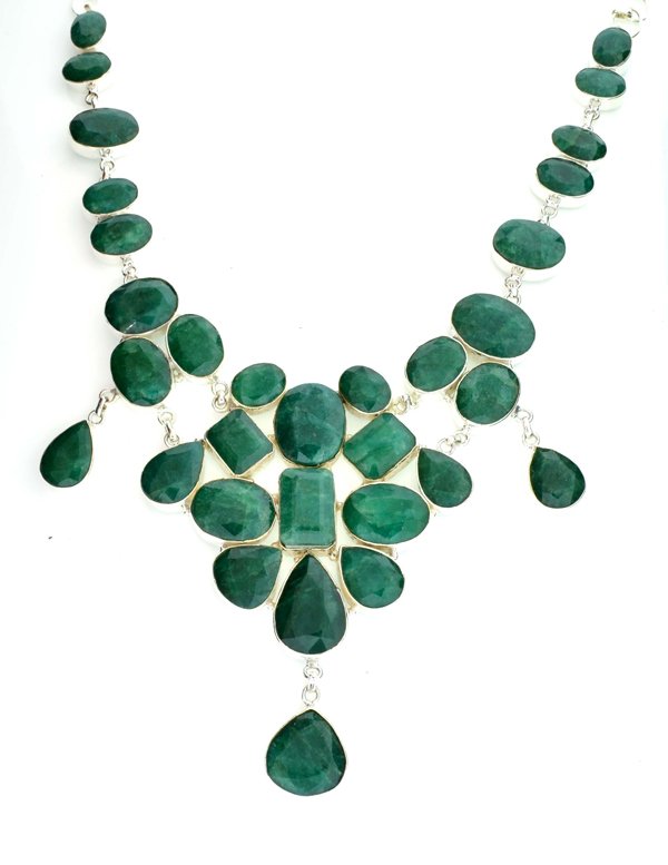 APP: 21k 300CT Mixed Cut Grn Beryl & Silver Necklace: 300.98CT Mixed Cut Green Beryl and Sterling Silver Neckla