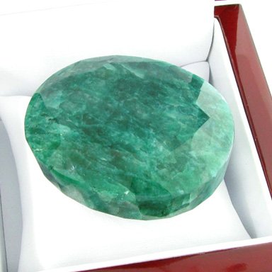 APP: 17.5k 673.70CT Oval Cut Green Beryl Gemstone: 673.70CT Oval Cut Green Beryl Gemstone Retail Replacement Value: