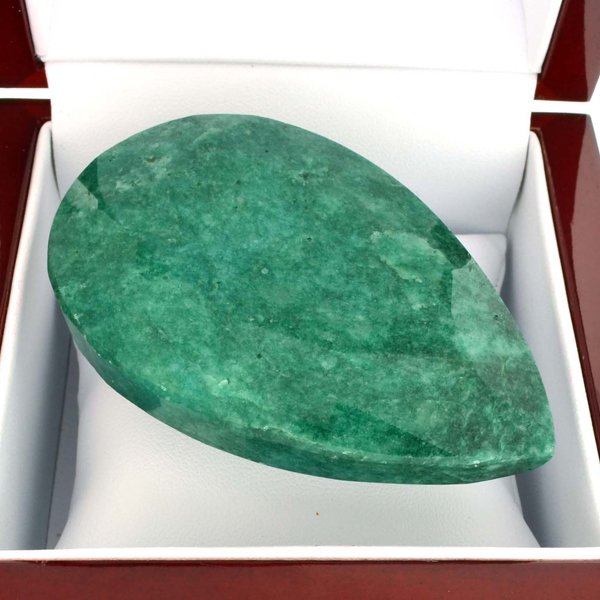 APP: 22.1k 630.20CT Pear Cut Green Beryl Gemstone: 630.20CT Pear Cut Green Beryl Gemstone Retail Replacement Value: