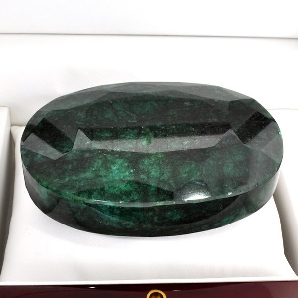 APP: 61.3k 2,356.65CT Oval Cut Green Beryl Gemstone: 2,356.65CT Oval Cut Green Beryl Gemstone Retail Replacement Value: