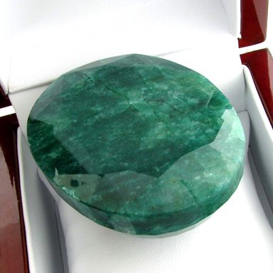 APP: 23.9k 918.40CT Oval Cut Green Beryl Gemstone: 918.40CT Oval Cut Green Beryl Gemstone Retail Replacement Value: