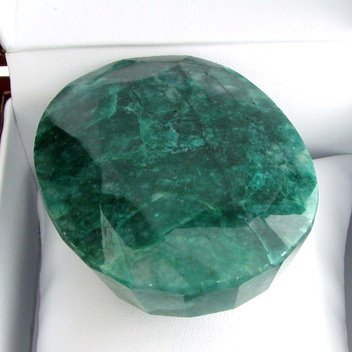 APP: 17.9k 688.00CT Oval Cut Green Beryl Gemstone: 688.00CT Oval Cut Green Beryl Gemstone Retail Replacement Value:
