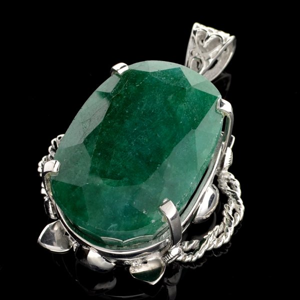 APP: 3k 96CT Oval Cut Grn Beryl & Sterl Silver Pendant: 96.47CT Oval Cut Green Beryl and Sterling Silver Pendant
