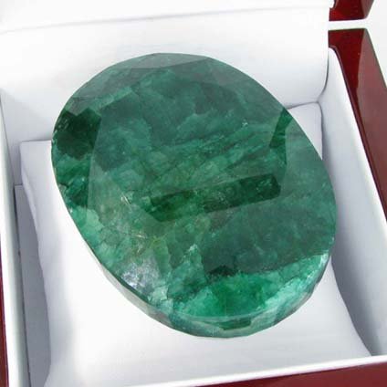 APP: 20k 768.45CT Oval Cut Green Beryl Gemstone: 768.45CT Oval Cut Green Beryl Gemstone Retail Replacement Value: