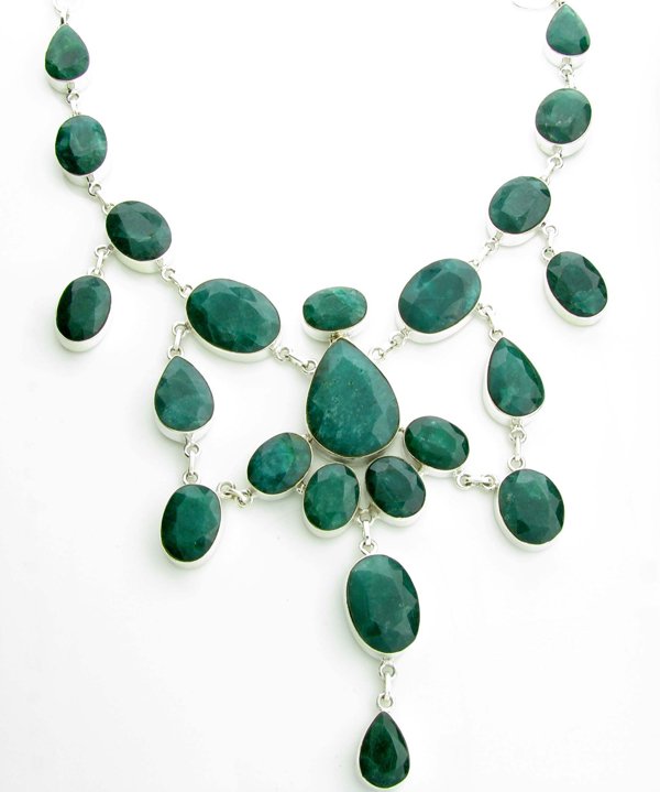 APP: 17k 251CT Mixed Cut Grn Beryl & Silver Necklace: 251.91CT Mixed Cut Green Beryl and Sterling Silver Neckla