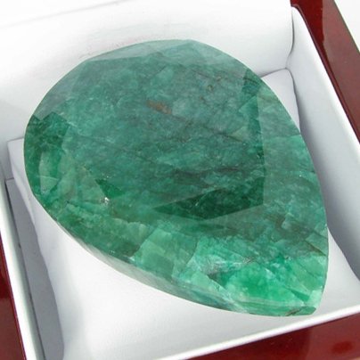 APP: 19.6k 753.85CT Pear Cut Green Beryl Gemstone: 753.85CT Pear Cut Green Beryl Gemstone Retail Replacement Value: