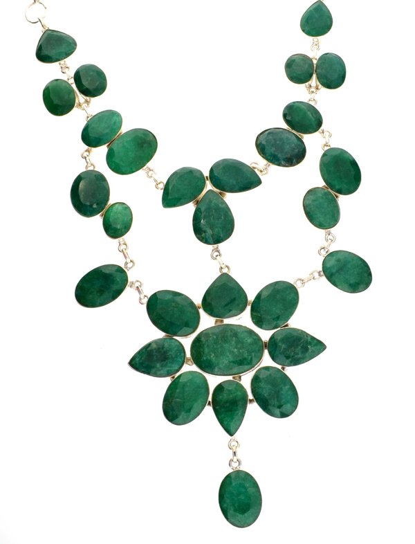 APP: 15k 216CT Mixed Cut Grn Beryl & Silver Necklace: 216.46CT Mixed Cut Green Beryl and Sterling Silver Neckla
