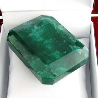 APP: 14.9k 572.40CT Emerald Cut Green Beryl Gemstone: 572.40CT Emerald Cut Green Beryl Gemstone Retail Replacement Value: