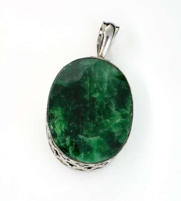 APP: 3k 86CT Oval Cut Grn Beryl & Sterl Silver Pendant: 86.21CT Oval Cut Green Beryl and Sterling Silver Pendant