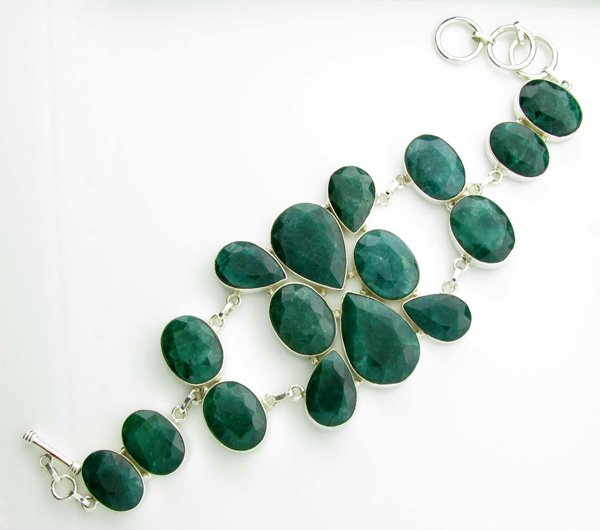 APP: 12k 149CT Mixed Cut Grn Beryl & Silver Bracelet: 149.05CT Mixed Cut Green Beryl and Sterling Silver Bracel