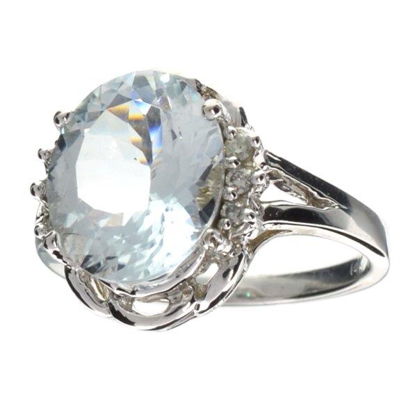 APP: 7k 14kt White Gold, 4 CT Aquamarine & Diamond Ring: 14 kt. White Gold, 4.26CT Aquamarine And Diamond Ring Retail Re
