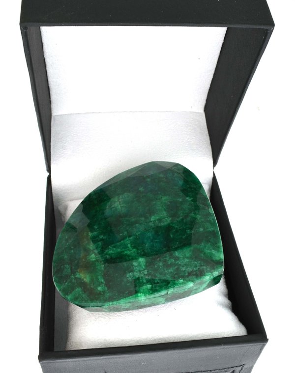 APP: 26.1k 1449.30CT Pear Cut Green Beryl Gemstone: 1449.30CT Pear Cut Green Beryl Gemstone Retail Replacement Value: