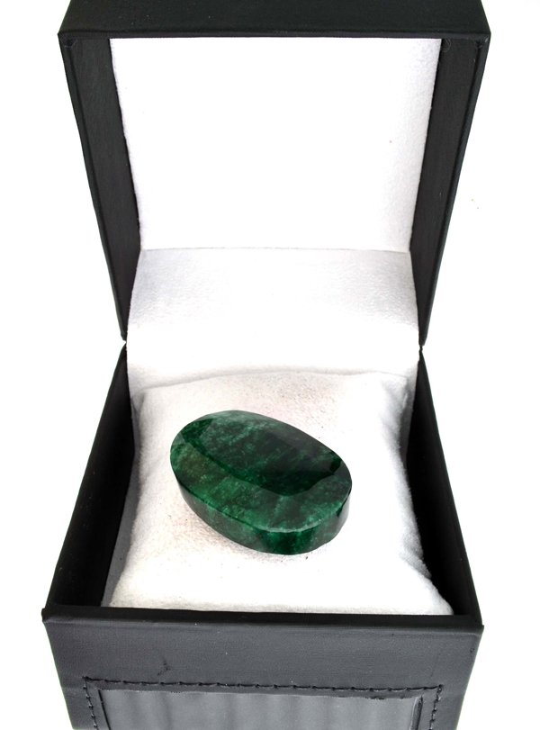 APP: 6.2k 236.80CT Oval Cut Green Beryl Gemstone: 236.80CT Oval Cut Green Beryl Gemstone Retail Replacement Value: