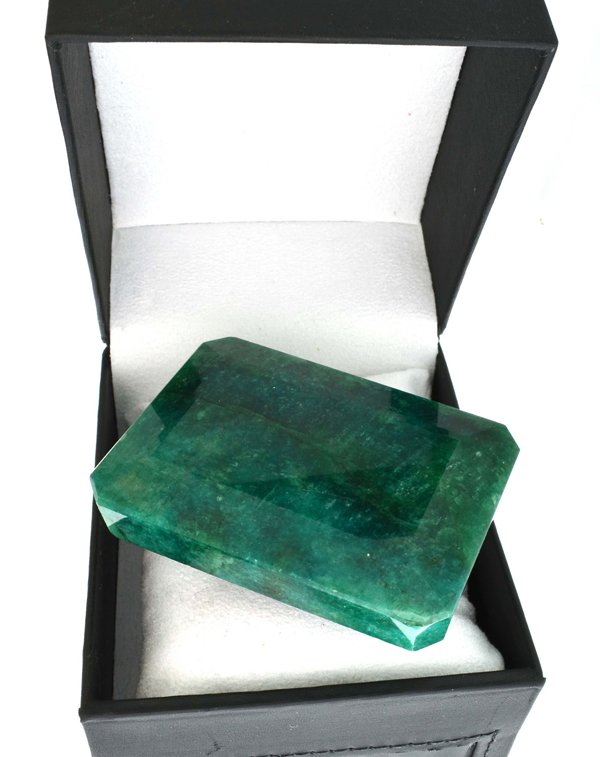 APP: 28.6k 1590.45CT Rectangle Cut Green Beryl Gemstone: 1590.45CT Rectangle Cut Green Beryl Gemstone Retail Replacement Val
