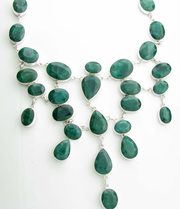 APP: 25k 372CT Mixed Cut Grn Beryl & Silver Necklace: 372.90CT Mixed Cut Green Beryl and Sterling Silver Neckla