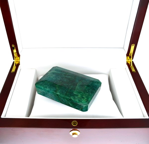 APP: 6k 1101CT Emerald Cut Emerald Grn Beryl Gemstone: 1101.95CT Emerald Cut Emerald Green Beryl Gemstone Retail Repl