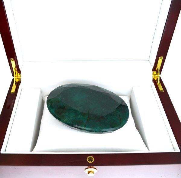 APP: 21k 1312.65CT Oval Cut Green Beryl Gemstone: 1312.65CT Oval Cut Green Beryl Gemstone Retail Replacement Value: