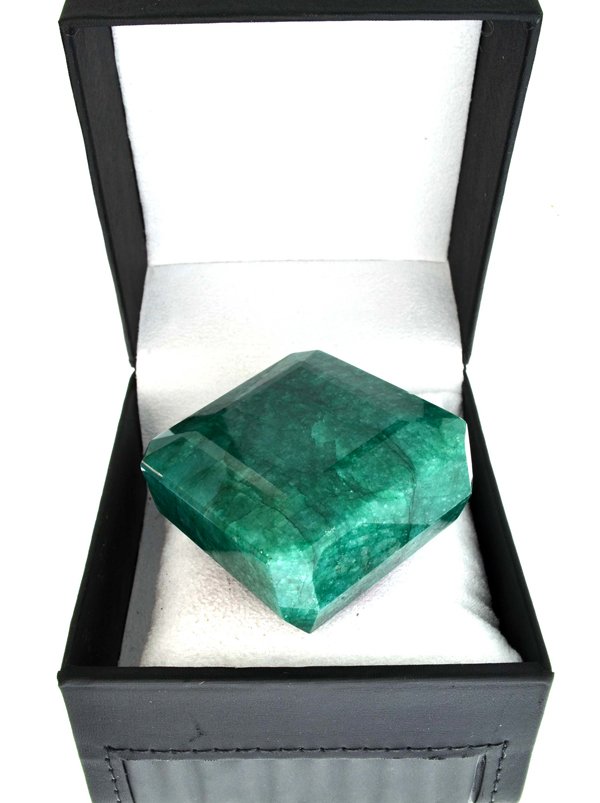 APP: 19k 1143CT Square Cut Grn Beryl Emerald Gemstone: 1143.60CT Square Cut Green Beryl Emerald Gemstone Retail Repla