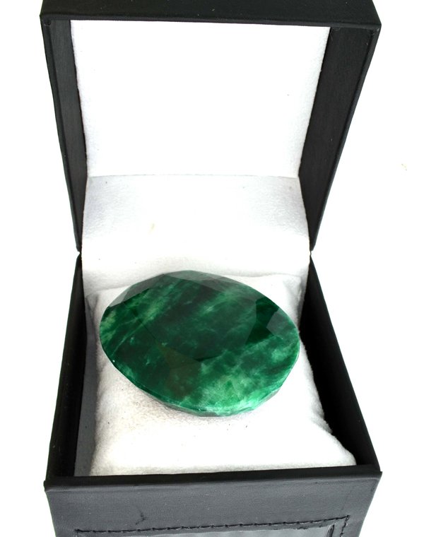 APP: 16.4k 631.95CT Oval Cut Green Beryl Gemstone: 631.95CT Oval Cut Green Beryl Gemstone Retail Replacement Value: