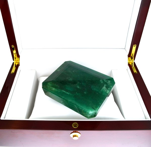 APP: 9k 1580CT Emerald Cut Emerald Grn Beryl Gemstone: 1580.80CT Emerald Cut Emerald Green Beryl Gemstone Retail Repl