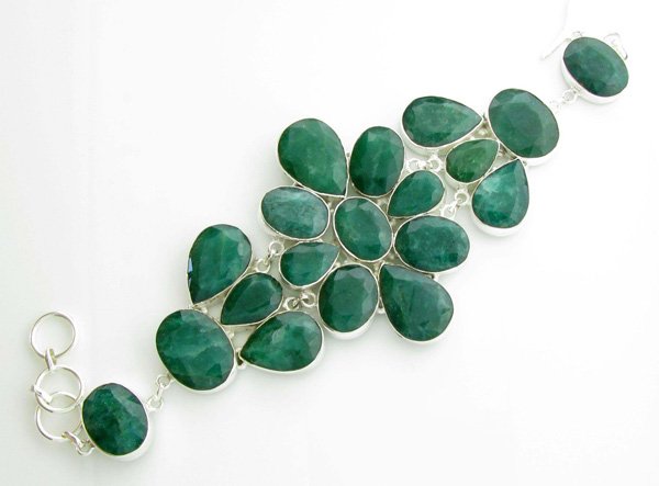 APP: 15k 186CT Mixed Cut Grn Beryl & Silver Bracelet: 186.20CT Mixed Cut Green Beryl and Platinum
