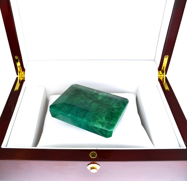 APP: 4k 920 CT Emerald Cut Emerald Green Beryl Gemstone: 920.50CT Emerald Cut Emerald Green Beryl Gemstone Retail Replac