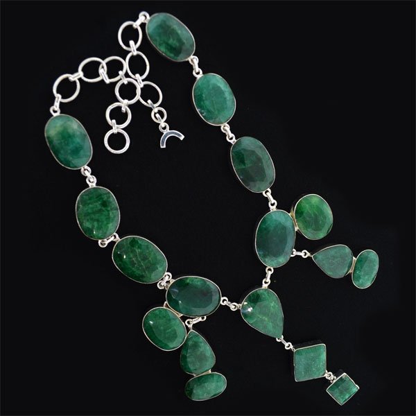 APP: 21k 301CT Mixed Cut Grn Beryl & Silver Necklace: 301.24CT Mixed Cut Green Beryl and Sterling Silver Neckla