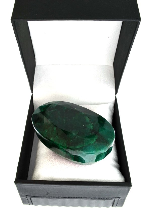 APP: 20.2k 1261.30CT Oval Cut Green Beryl Gemstone: 1261.30CT Oval Cut Green Beryl Gemstone Retail Replacement Value: