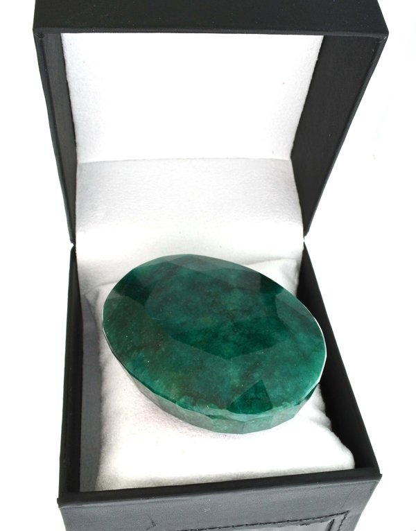 APP: 17.6k 1101.35CT Oval Cut Green Beryl Gemstone: 1101.35CT Oval Cut Green Beryl Gemstone Retail Replacement Value:
