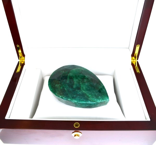 APP: 9k 1195.25CT Pear Cut Green Beryl Emerald Gemstone: 1195.25CT Pear Cut Green Beryl Emerald Gemstone Retail Replacemen