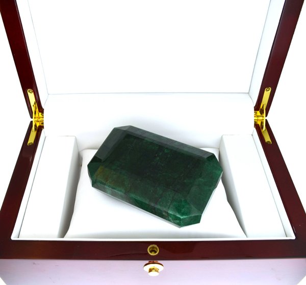 APP: 9k 1545CT Emerald Cut Grn Beryl Emerald Gemstone: 1545.45CT Emerald Cut Green Beryl Emerald Gemstone Retail Repl