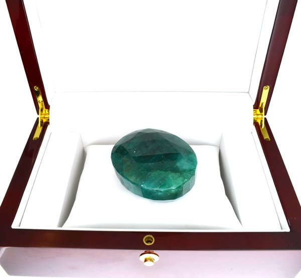 APP: 7k 855.85CT Oval Cut Green Beryl Emerald Gemstone: 855.85CT Oval Cut Green Beryl Emerald Gemstone Retail Replacement