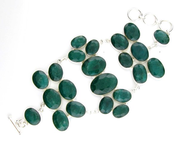 APP: 13k 159CT Oval Cut Grn Beryl & Silver Bracelet: 159.15CT Oval Cut Green Beryl and Sterling Silver Bracelet