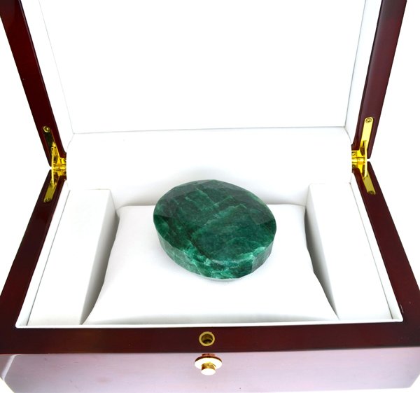 APP: 6k 824.90CT Oval Cut Green Beryl Emerald Gemstone: 824.90CT Oval Cut Green Beryl Emerald Gemstone Retail Replacement