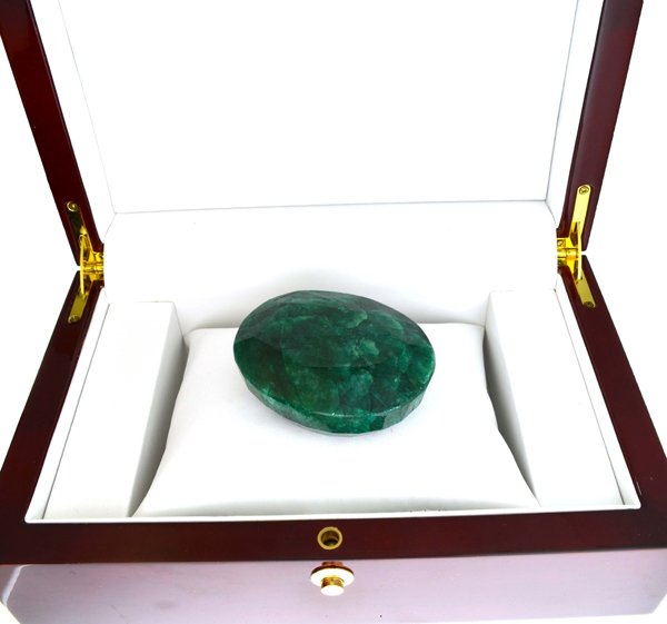 APP: 5k 692.80CT Oval Cut Green Beryl Emerald Gemstone: 692.80CT Oval Cut Green Beryl Emerald Gemstone Retail Replacement