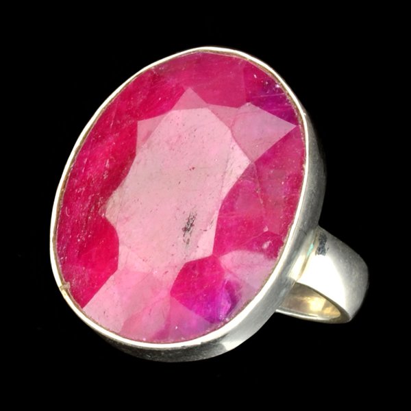 APP: 2.8k 22.44CT Oval Cut Ruby & Sterling Silver Ring: 22.44CT Oval Cut Ruby And Sterling Silver Ring Retail Replacement Valu