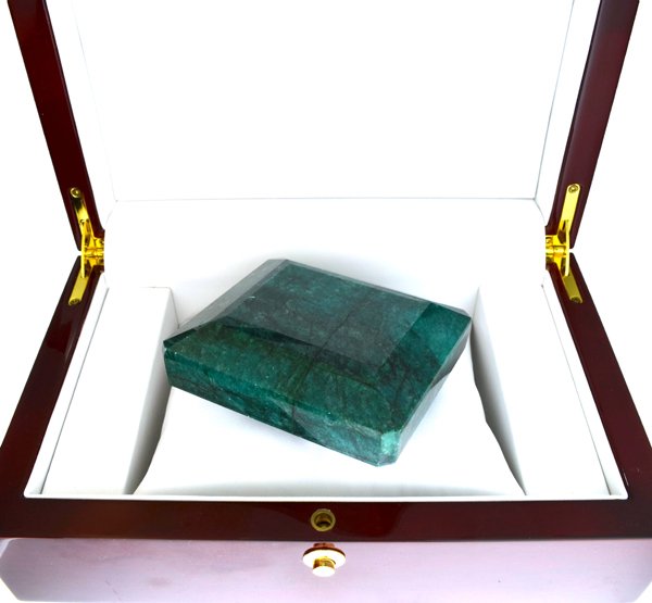 APP: 14k 2042CT Emerald Grn Beryl Emerald Gemstone: 2042.80CT Emerald Cushion Cut Green Beryl Emerald Gemstone