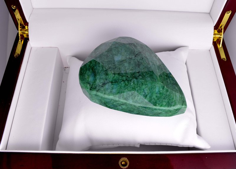 APP: 6.5k 1,087.50CT Pear Cut Green Beryl Emerald: Gov. File: H-05124 1,087.50CT Pear Cut Green Beryl Emerald Gemstone Retail Replacement Value: $6.5K Asset Type: Gemstone Shipping: $19.95