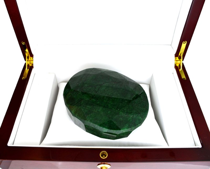 APP: 12.4k 1767.60CT Oval Cut Green Beryl Emerald: Gov. File: 90323 1767.60CT Oval Cut Green Beryl Emerald Gemstone Retail Replacement Value: $12.4K Asset Type: Gemstone Shipping: $19.95