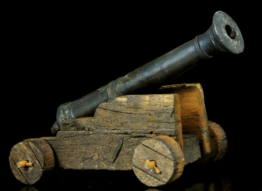 A VIVAT CANNON IN THE FORM OF EUROPEAN NAVAL CANNON, (1 of 19)