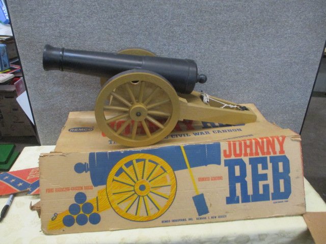 REMCO JOHNNY REB CIVIL WAR CANNON: 30”W X 12”T