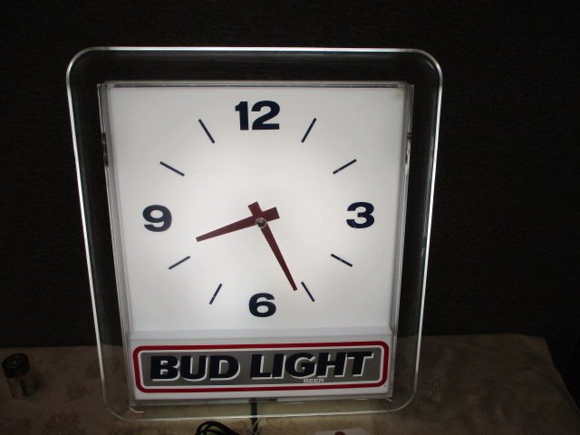 POLY LIGHTED BUD LIGHT CLOCK: 17â€™W X 19â€™T