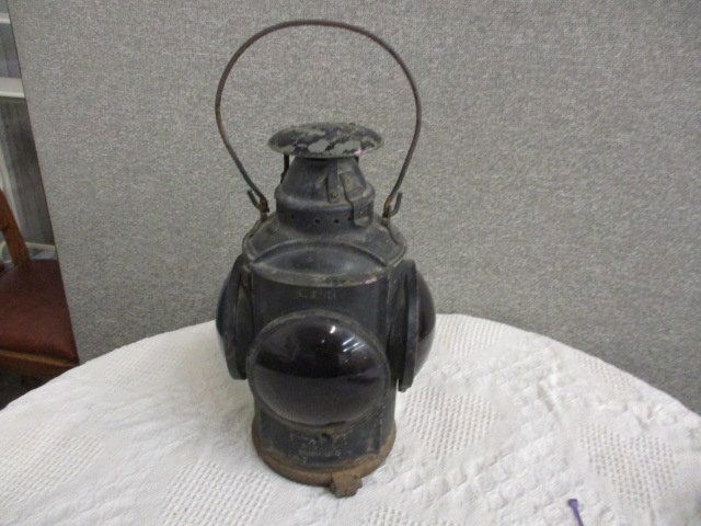 CPR RAILROAD LANTERN: 9"W X 15"T
