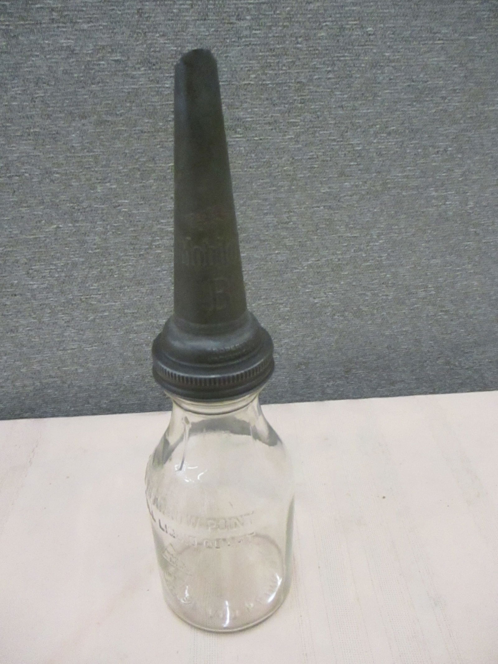 Glass Mobil Oil B Quart Oil Bottle (1 of 3)