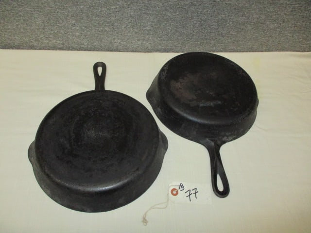 Griswold #8 Cast Iron Skillets: #8