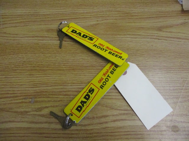 Porcelain Dads Root Beer Key Hangers (1 of 3)