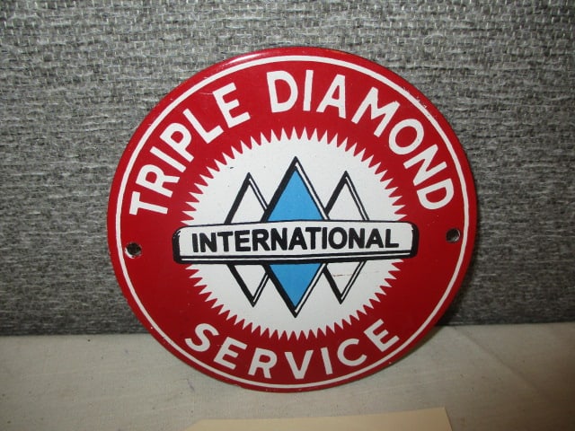 Porcelain International Service Sign: 6" d