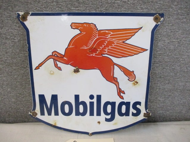 Porcelain Mobilgas Pump Plate (1 of 3)